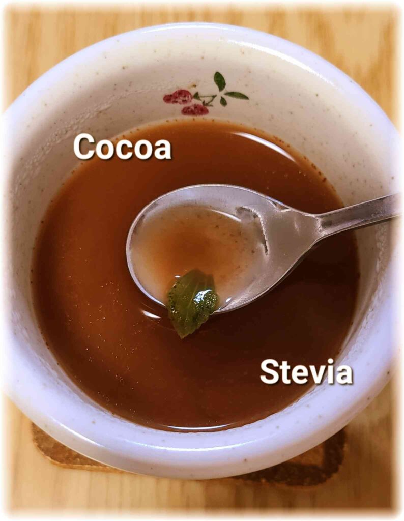 ステビアのやさしい甘みを加えた、温かいココアのホットドリンク